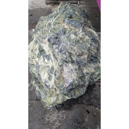 Эксклюзивный Камень Змеевик "Обломок"