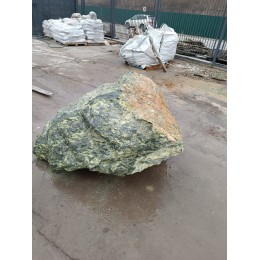 Эксклюзивный камень Змеевик "Великан"