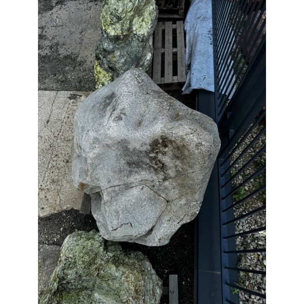 Эксклюзивный камень Гранит "Метеорит"
