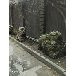 Природный камень валун Эльбрус (выветренный известняк)