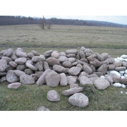 Натуральный камень Валун красный мак (Конгломерат)