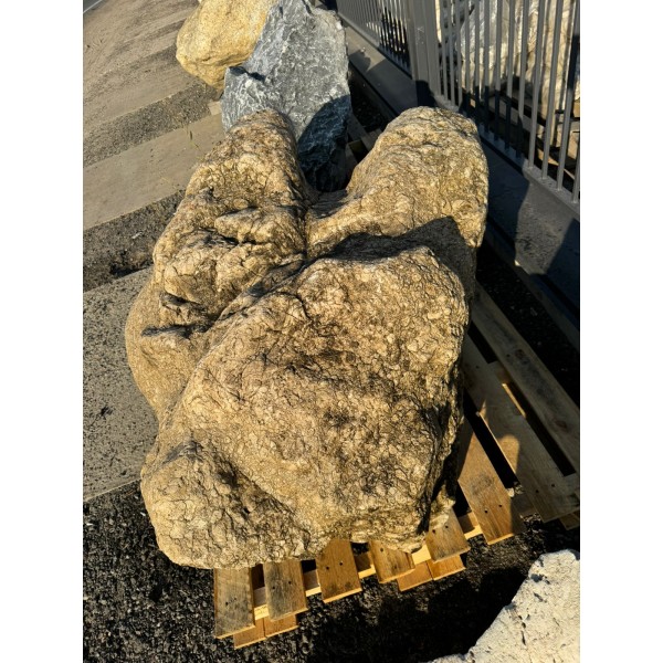 Эксклюзивный камень Адыгейский мрамор "Верблюд"